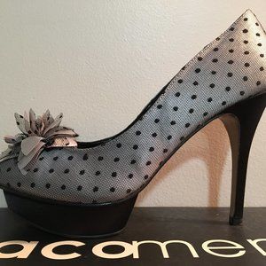 Retro looking Pumps